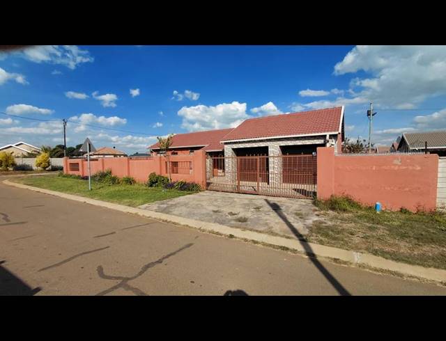 3 BEDROOM HOUSE FOR SALE IN SAVANNA CITY